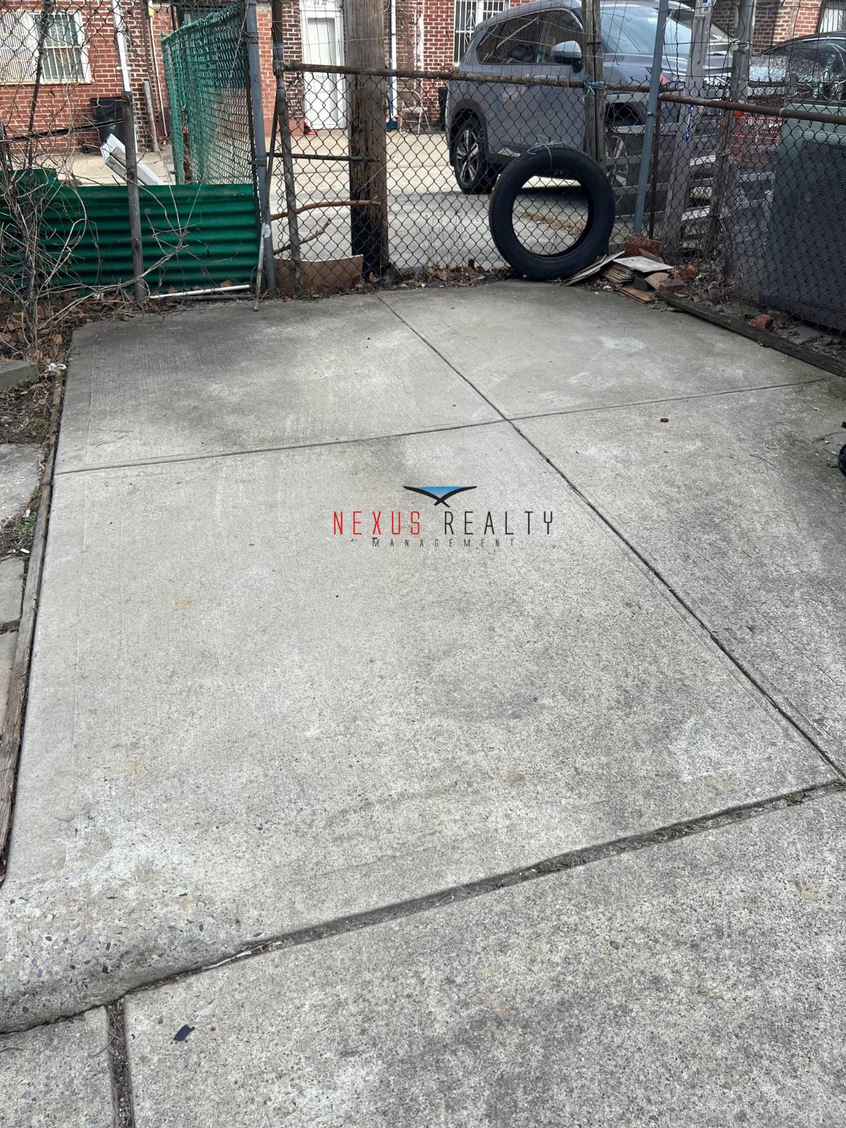 #18 photo, 69th street & 35th Avenue, Woodside , NY 11377