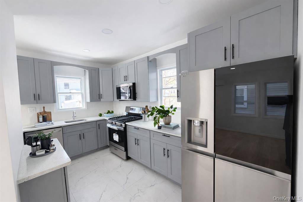 #13 photo, 112-16 198th St, St Albans , NY 11412