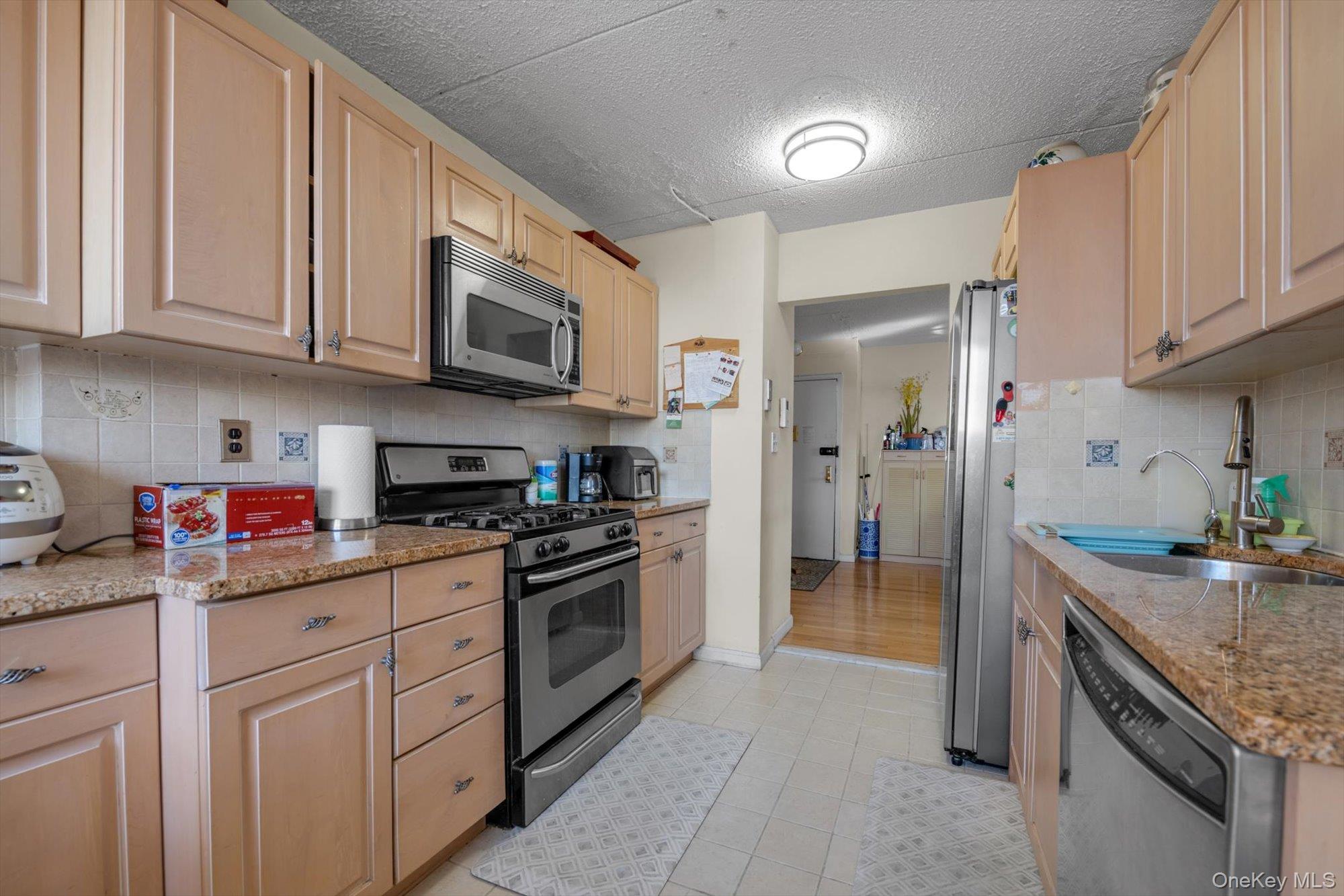 #10 photo, 14477 Roosevelt Avenue, Flushing , NY 11354