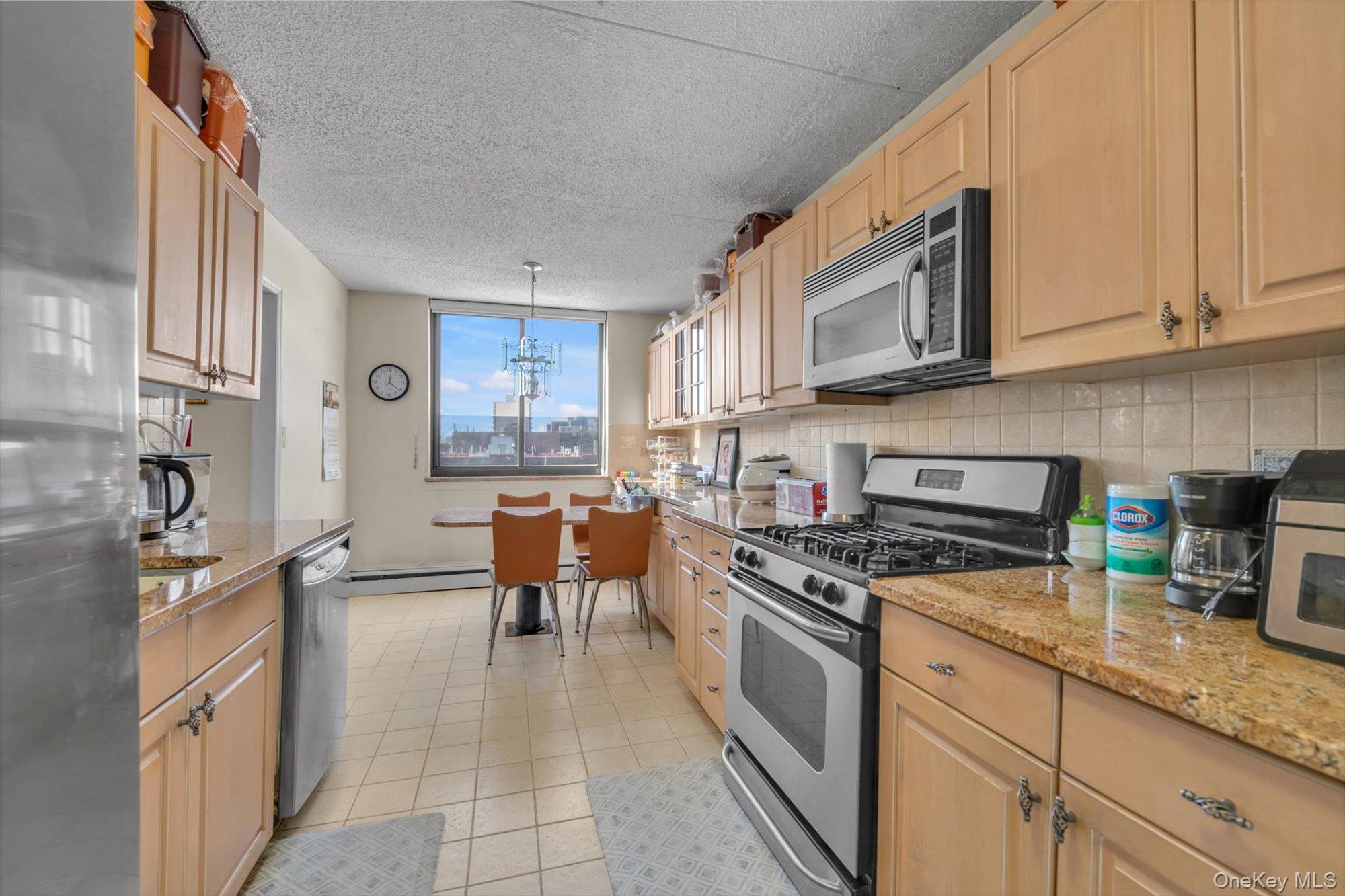 #8 photo, 14477 Roosevelt Avenue, Flushing , NY 11354