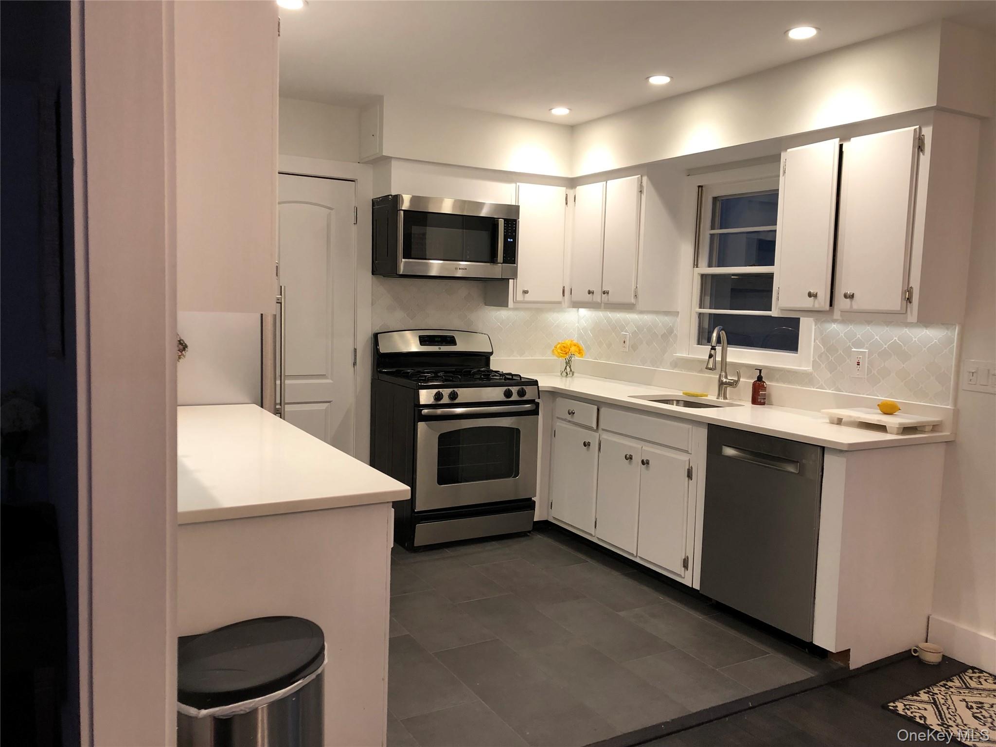 #7 photo, 23 Hampton Harbor Road, সাফোক কাউন্টি Hampton Bays , NY 11946