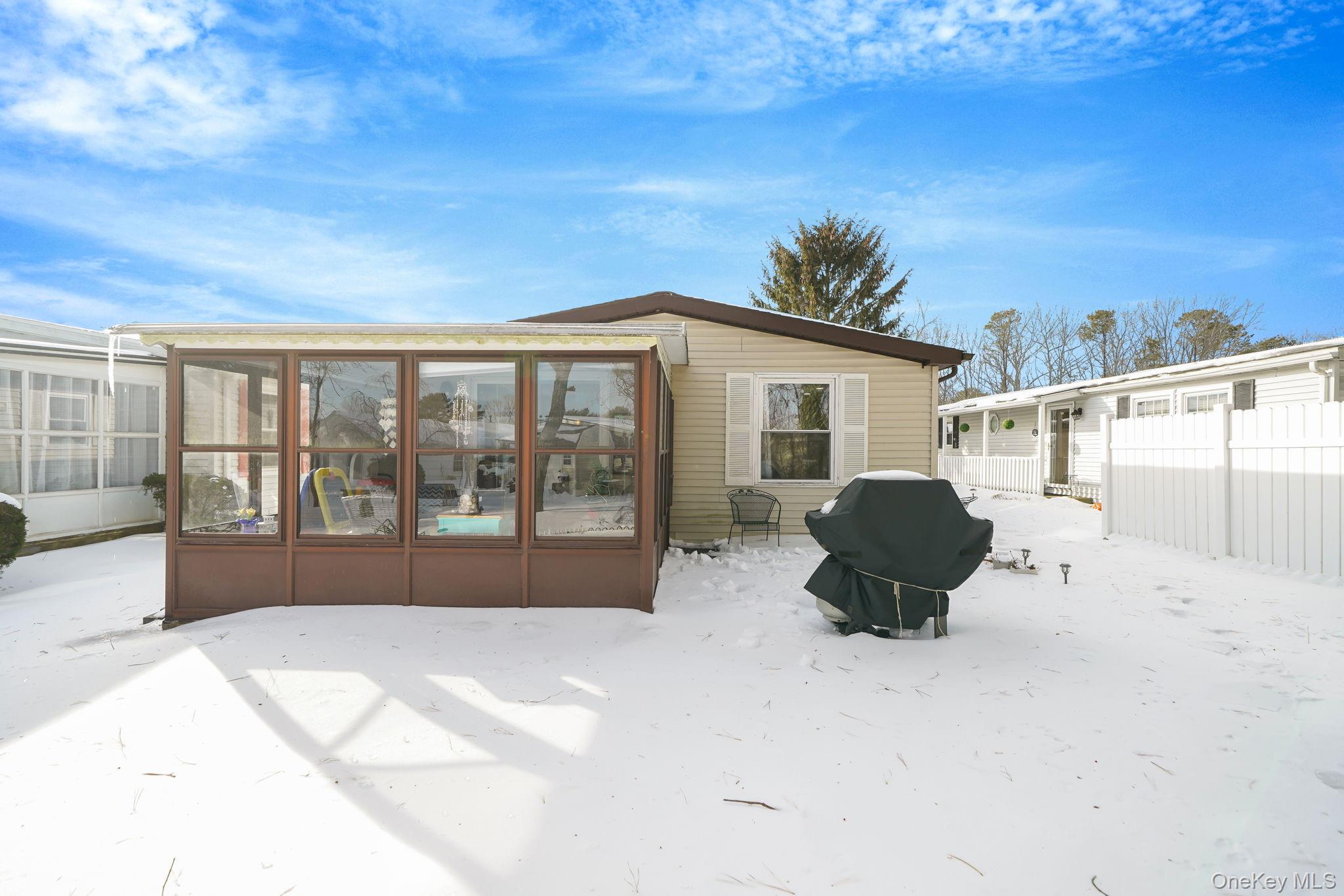 #14 photo, 126 Village Circle, サフォーク郡 Manorville , NY 11949