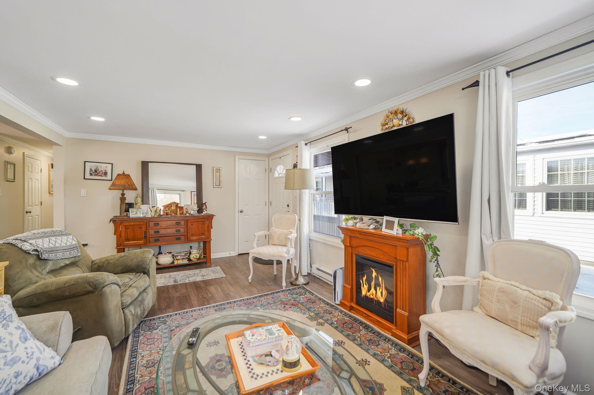 #4 photo, 126 Village Circle, サフォーク郡 Manorville , NY 11949