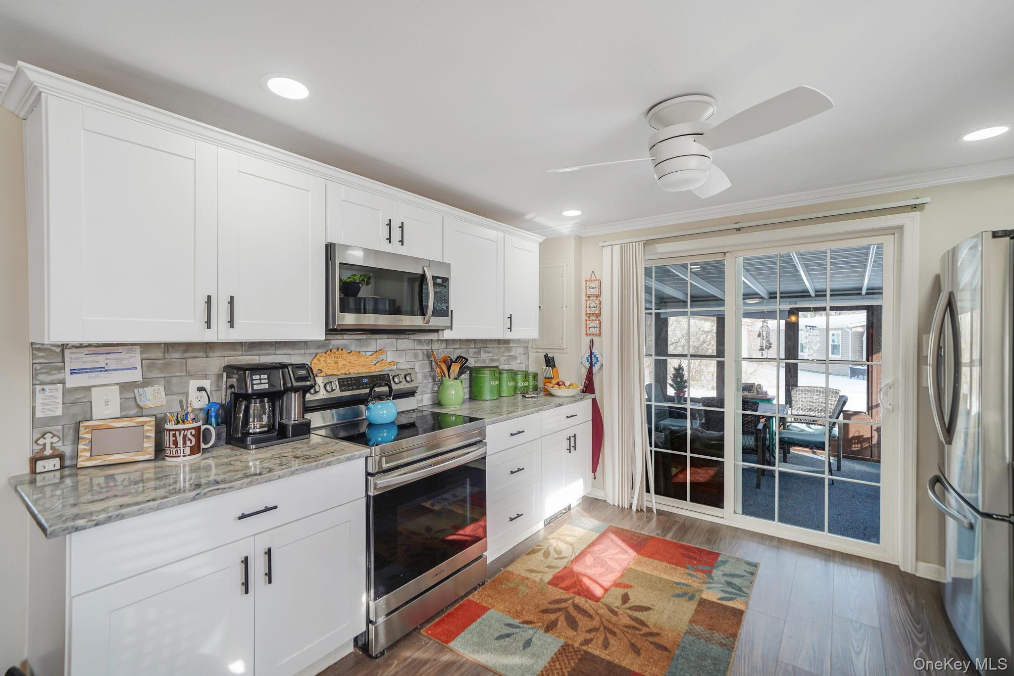 #6 photo, 126 Village Circle, サフォーク郡 Manorville , NY 11949