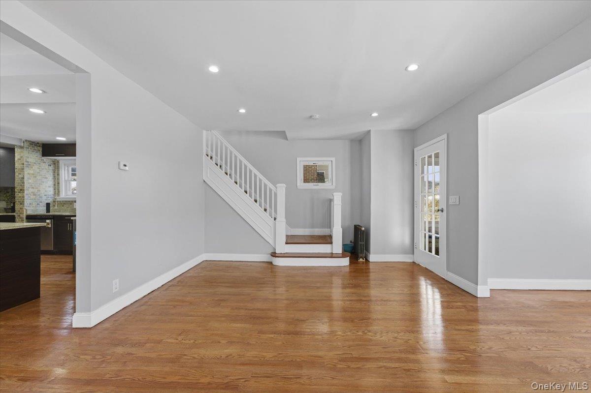 #10 photo, 10973 200th Street, कुईंस Saint Albans , NY 11412