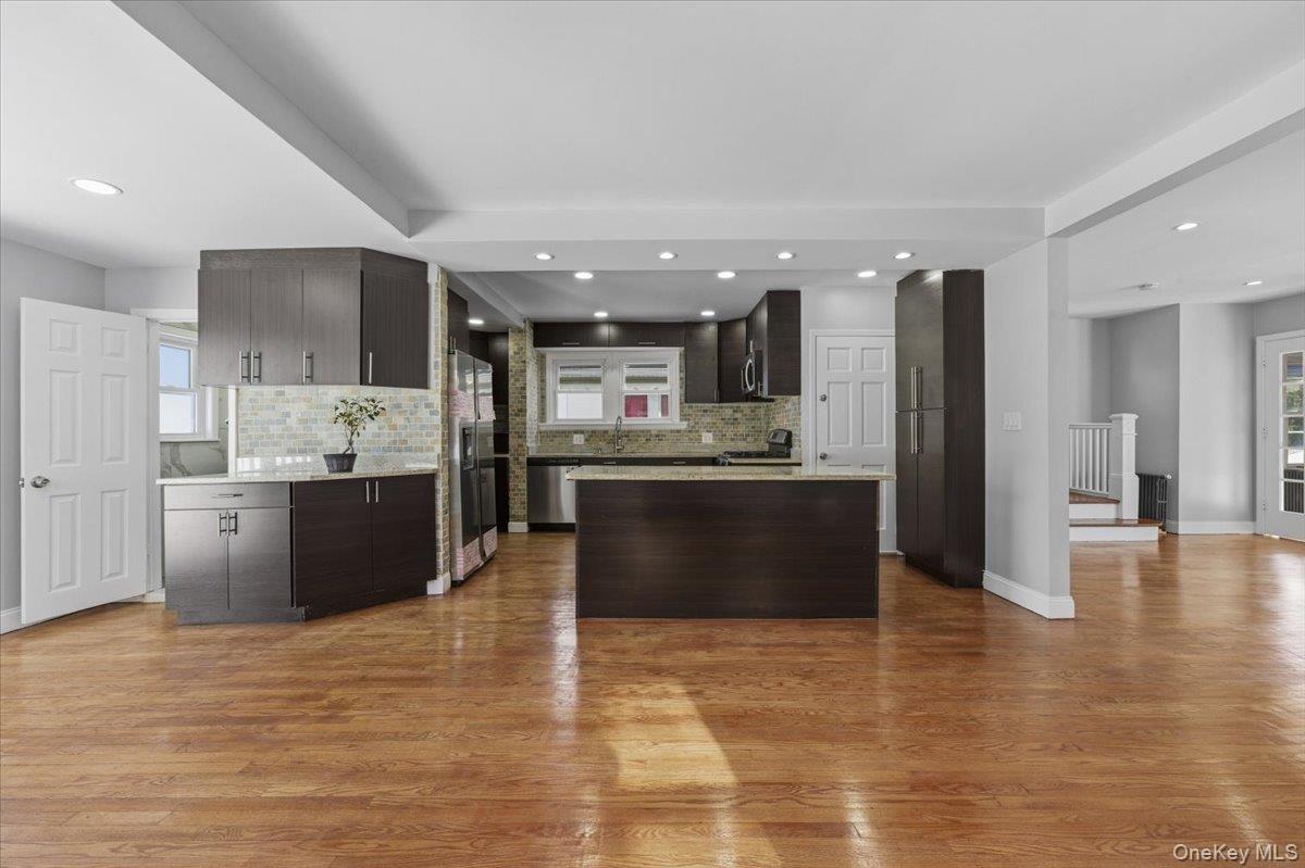 #16 photo, 10973 200th Street, कुईंस Saint Albans , NY 11412