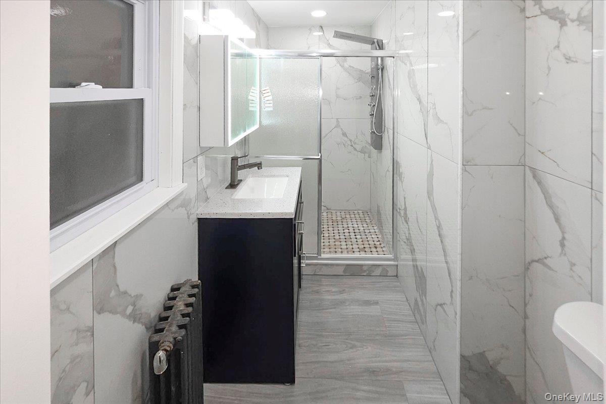 #19 photo, 10973 200th Street, कुईंस Saint Albans , NY 11412