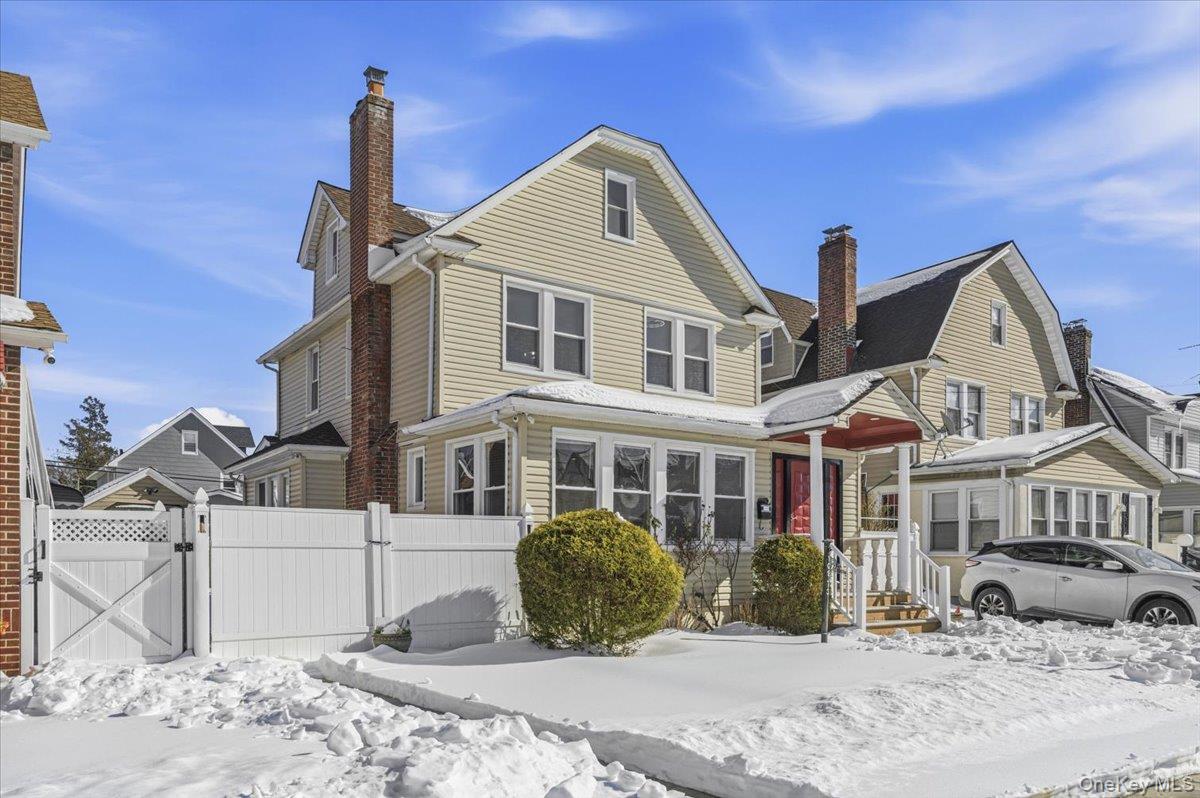 #4 photo, 10973 200th Street, कुईंस Saint Albans , NY 11412