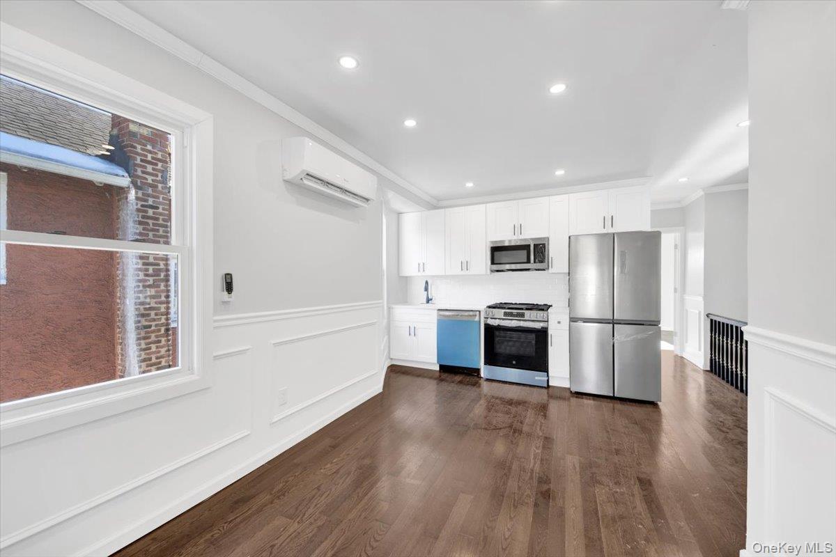 #10 photo, 837 Penfield Street, Bronx , NY 10470