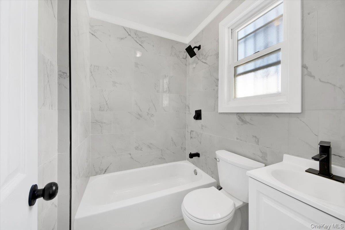 #16 photo, 837 Penfield Street, Bronx , NY 10470