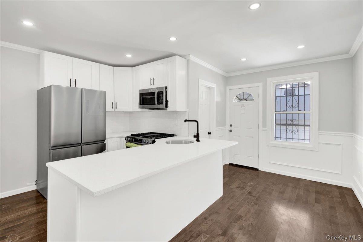 #7 photo, 837 Penfield Street, Bronx , NY 10470