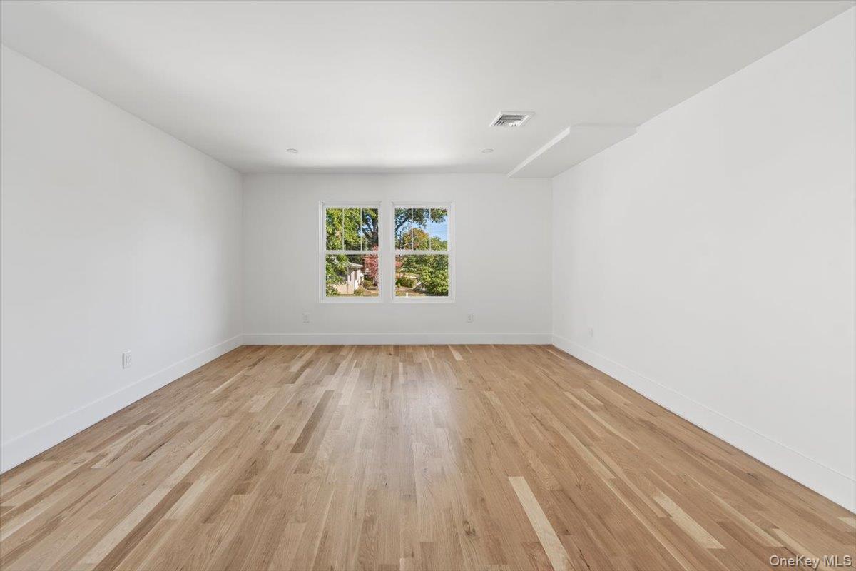 #20 photo, 28 Midland Avenue, White Plains , NY 10606