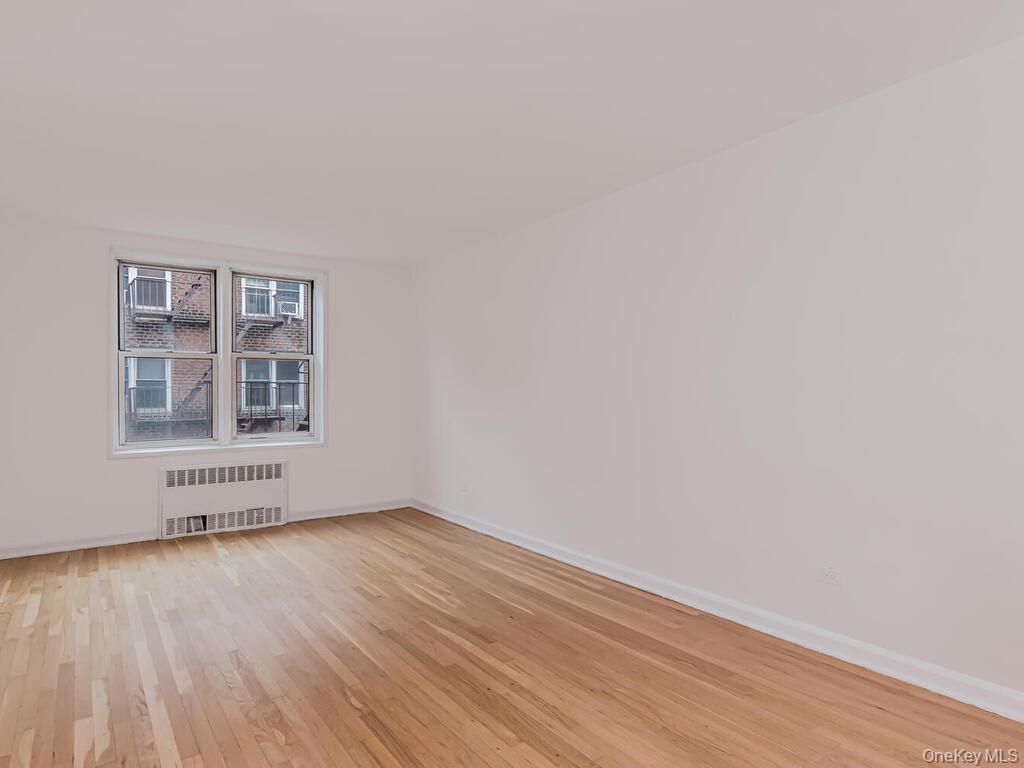 #7 photo, 2104 Holland Avenue, Bronx , NY 10462