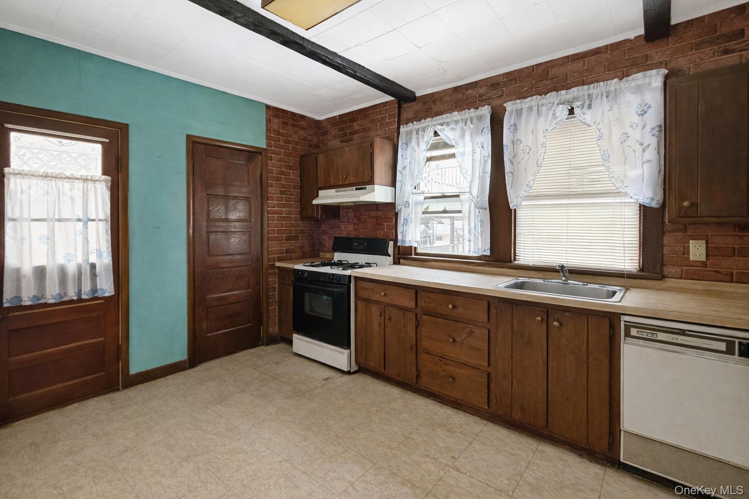 #15 photo, 63 Poplar Street, Newburgh , NY 12550