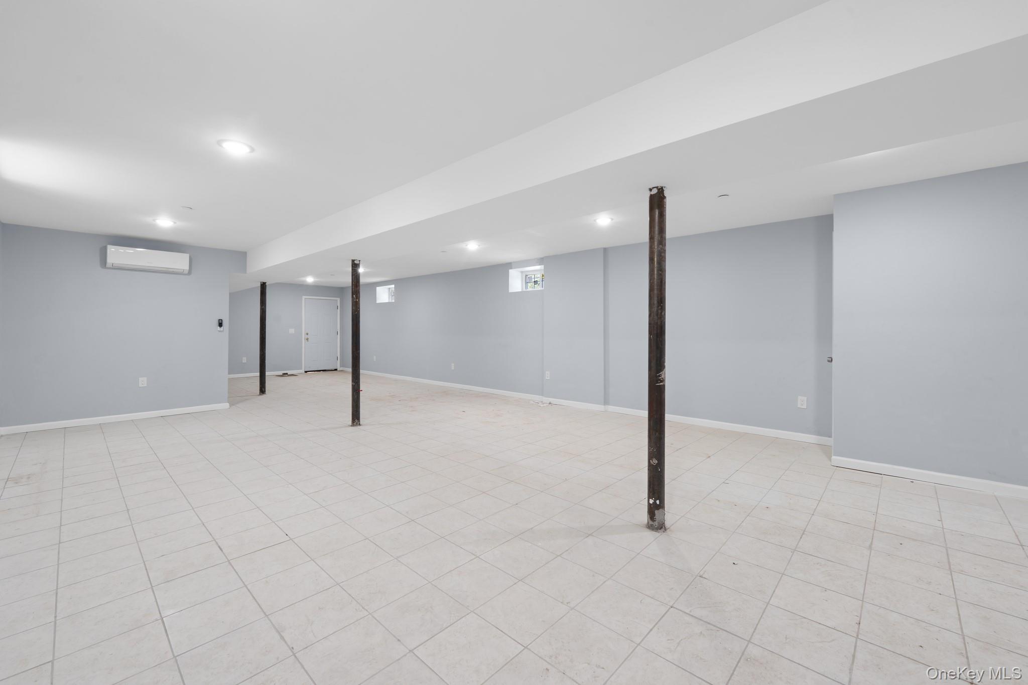 #13 photo, 223-12 134th Road, कुईंस Laurelton , NY 11413