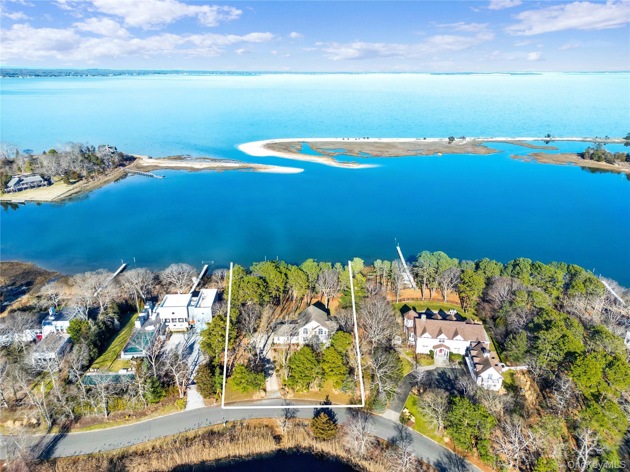 #1 photo, 8 Duckwood Lane, সাফোক কাউন্টি Hampton Bays , NY 11946