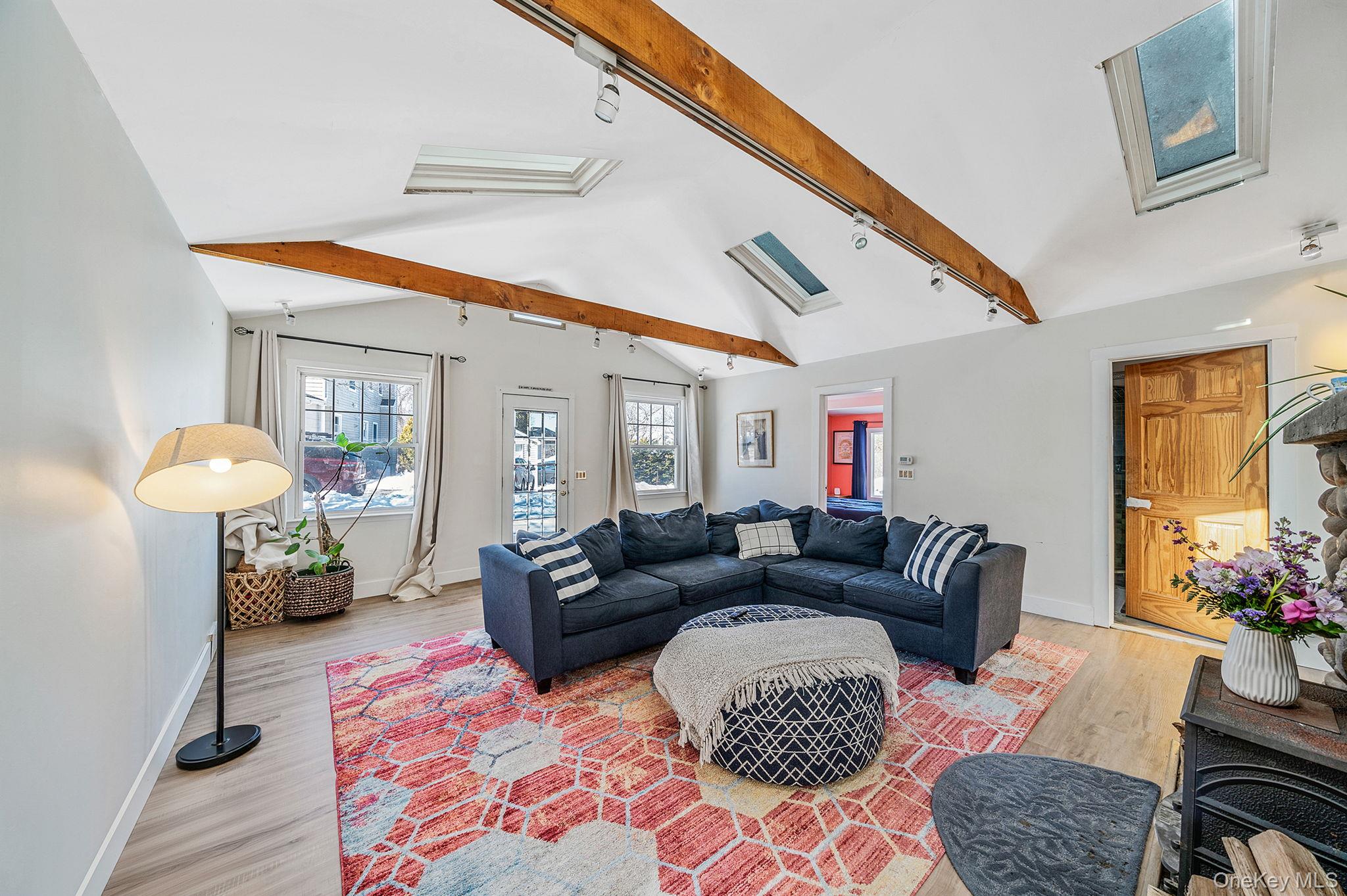 #3 photo, 15 Ridge Lane, सफ़ोक काउंटी Miller Place , NY 11764