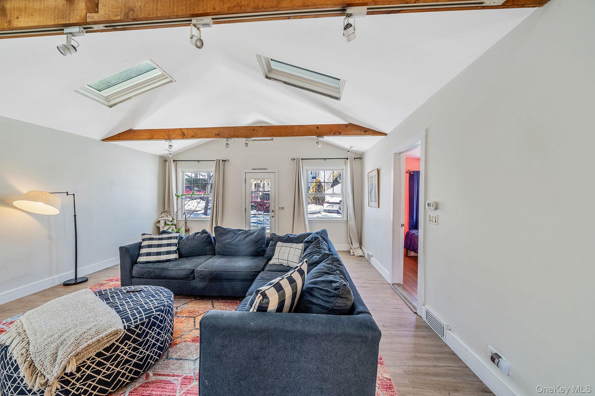 #4 photo, 15 Ridge Lane, सफ़ोक काउंटी Miller Place , NY 11764