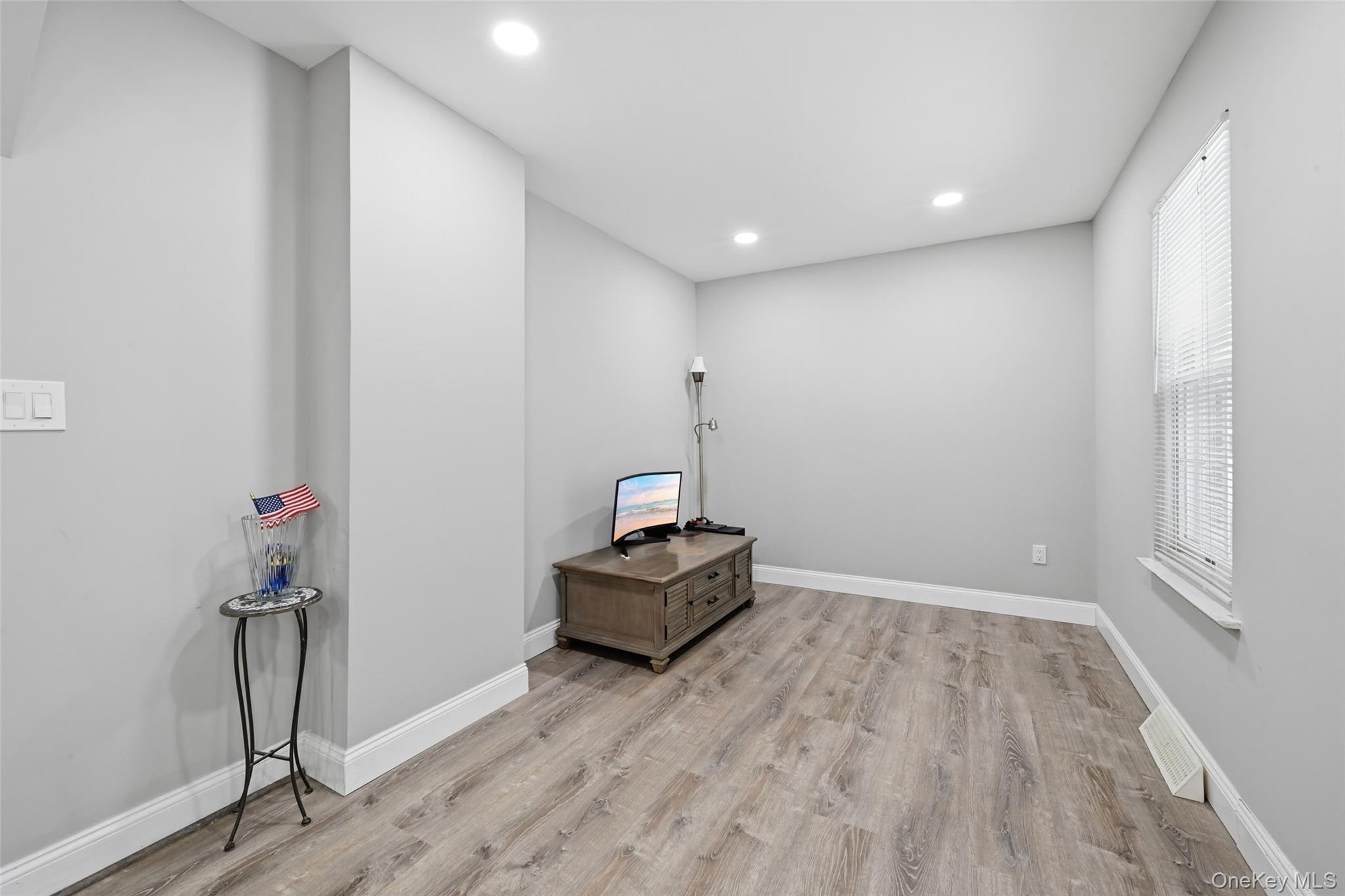 #16 photo, 4 Cottage Court, Middle Island , NY 11953