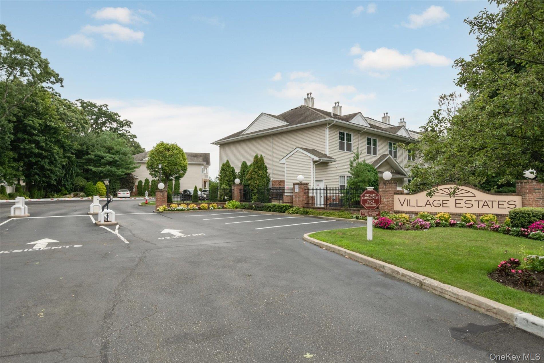 #4 photo, 34 Sarah Court, Amityville , NY 11701