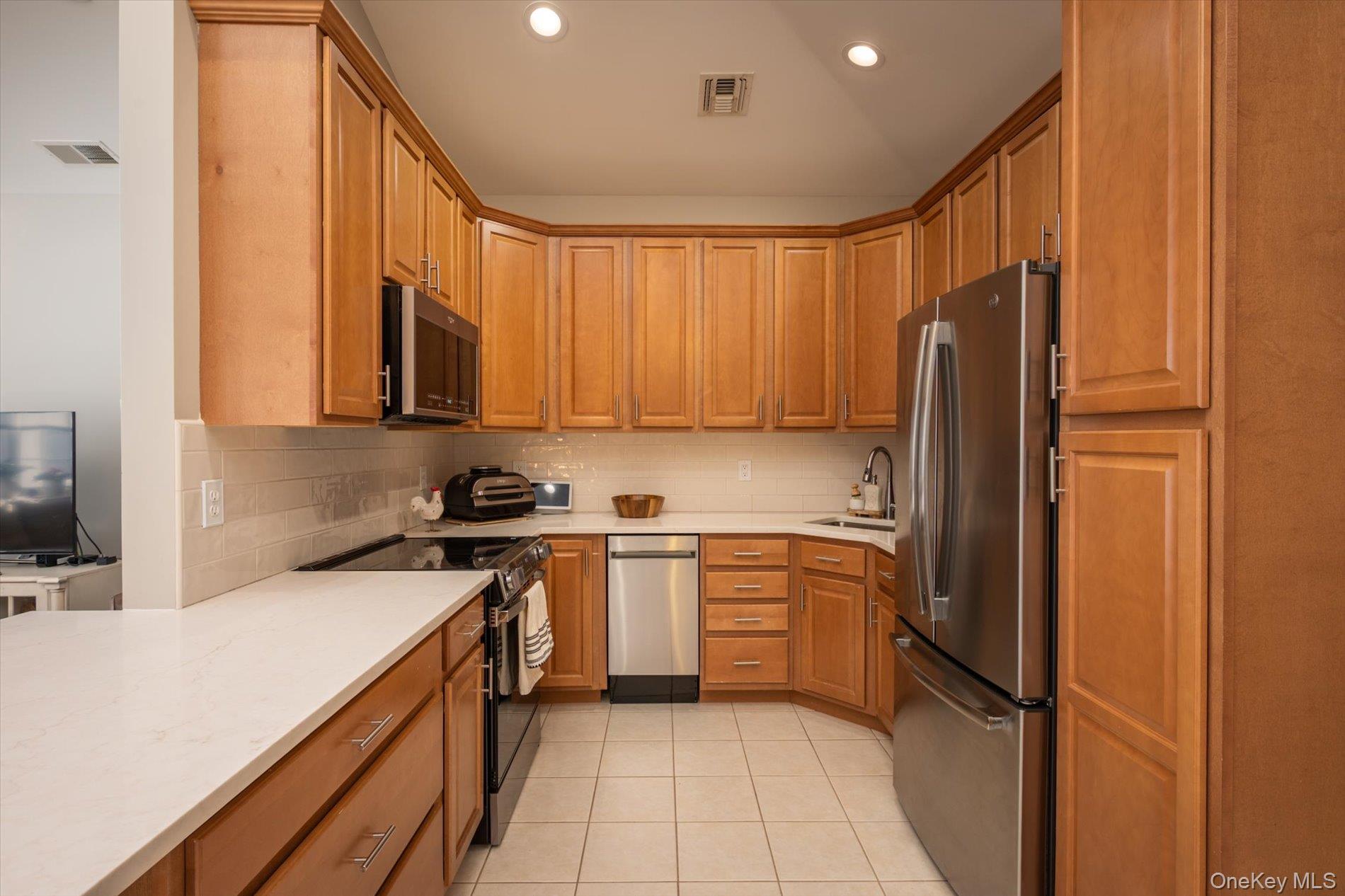 #9 photo, 34 Sarah Court, Amityville , NY 11701