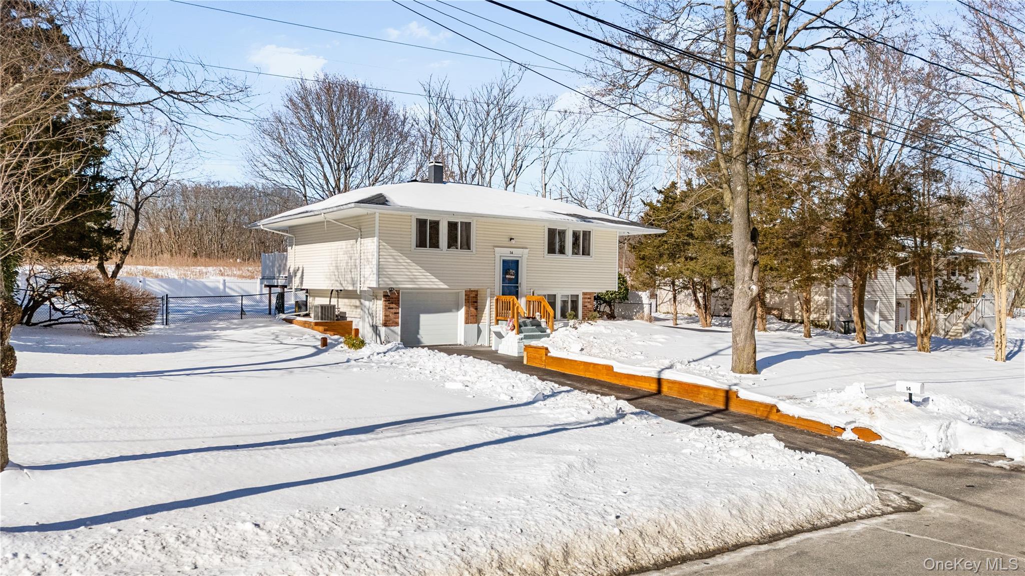 #1 photo, 14 Pheasant Lane, Саффолк ‖ East Setauket , NY 11733