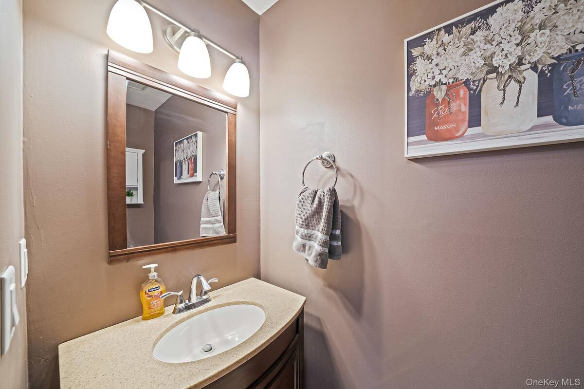 #20 photo, 23 Gazebo Lane, Holtsville , NY 11742