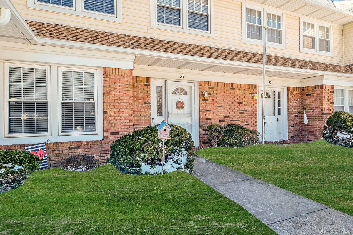 #25 photo, 23 Gazebo Lane, Holtsville , NY 11742