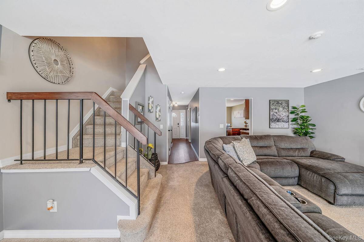 #28 photo, 23 Gazebo Lane, Holtsville , NY 11742