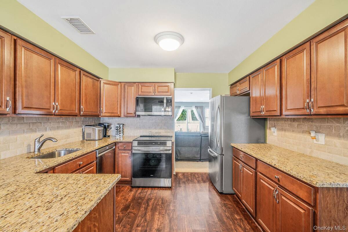 #34 photo, 23 Gazebo Lane, Holtsville , NY 11742