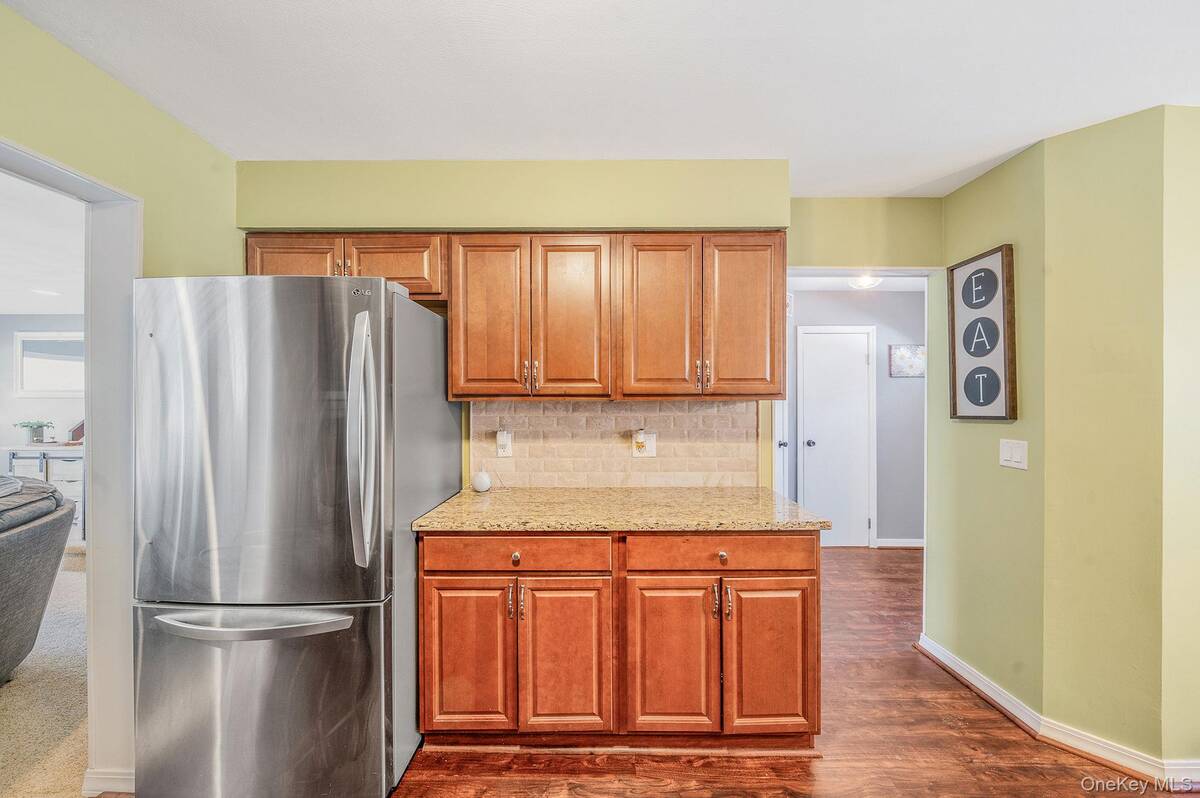 #8 photo, 23 Gazebo Lane, Holtsville , NY 11742