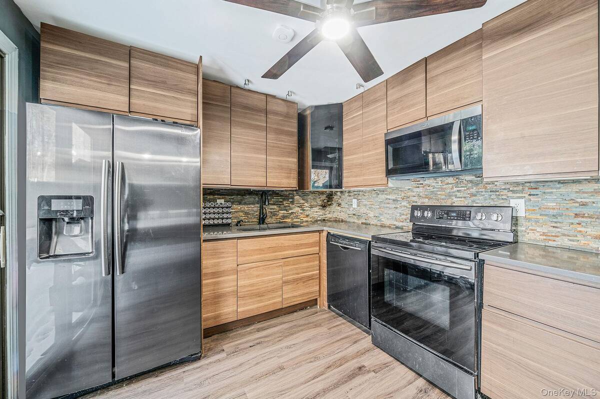 #10 photo, 97 Drexelgate Court, Middle Island , NY 11953