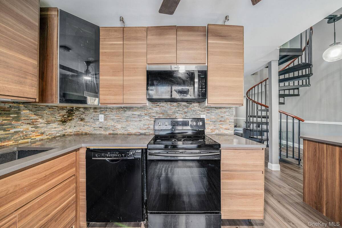 #11 photo, 97 Drexelgate Court, Middle Island , NY 11953