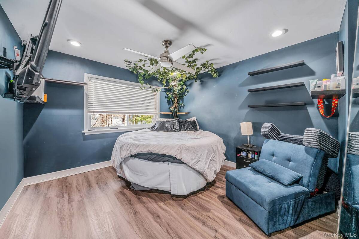 #18 photo, 97 Drexelgate Court, Middle Island , NY 11953