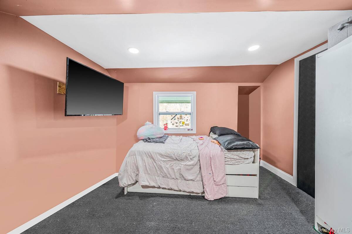 #21 photo, 97 Drexelgate Court, Middle Island , NY 11953