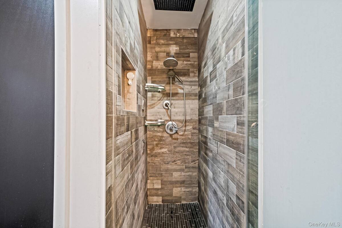 #24 photo, 97 Drexelgate Court, Middle Island , NY 11953