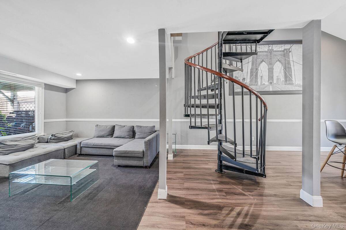 #5 photo, 97 Drexelgate Court, Middle Island , NY 11953