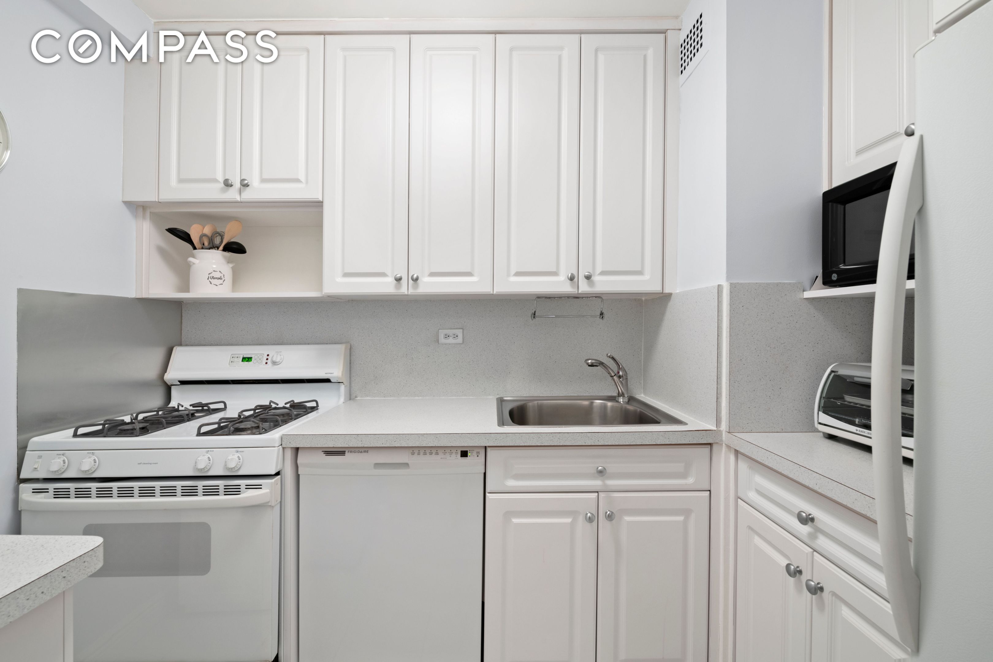 #4 photo, 201 E 21st Street, Gramercy Park , NY 10010