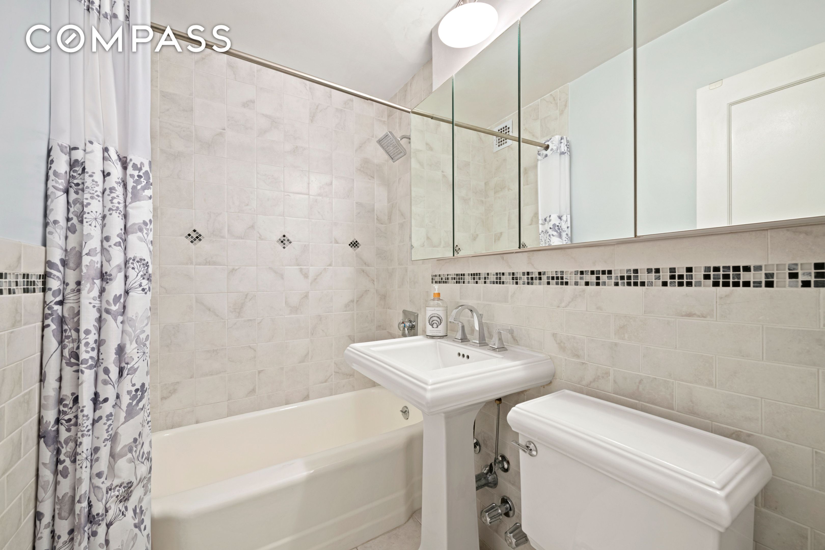 #6 photo, 201 E 21st Street, Gramercy Park , NY 10010