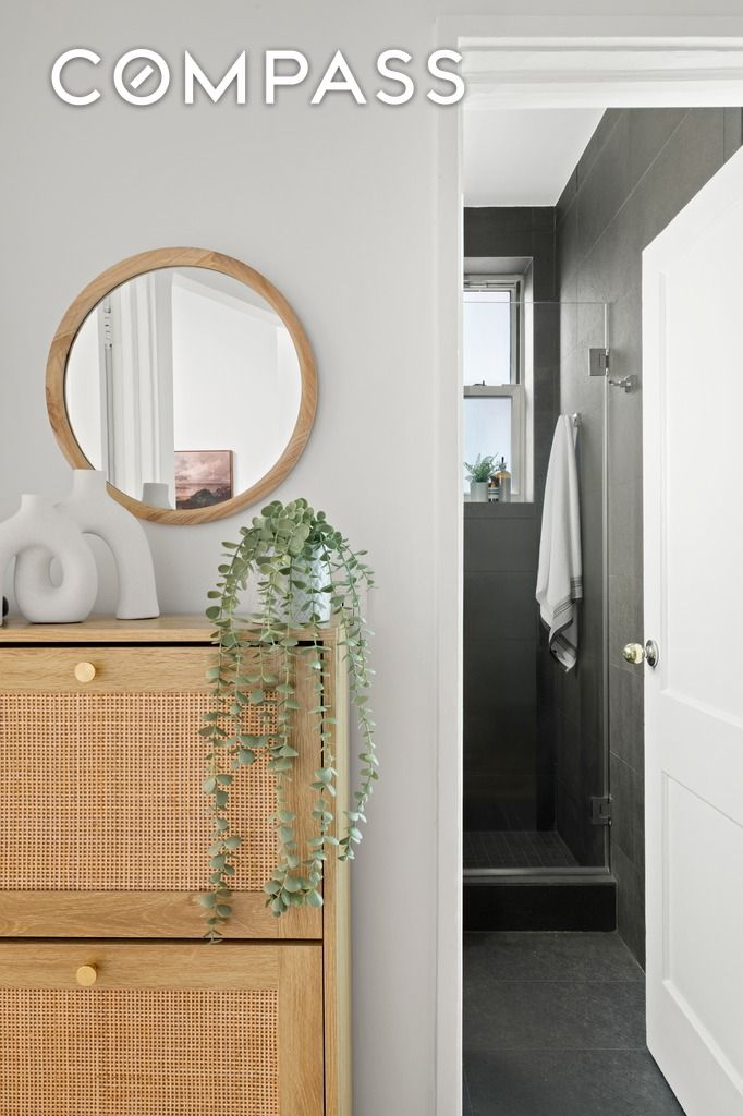 #6 photo, 406 W 46th Street, Hell's Kitchen , NY 10036