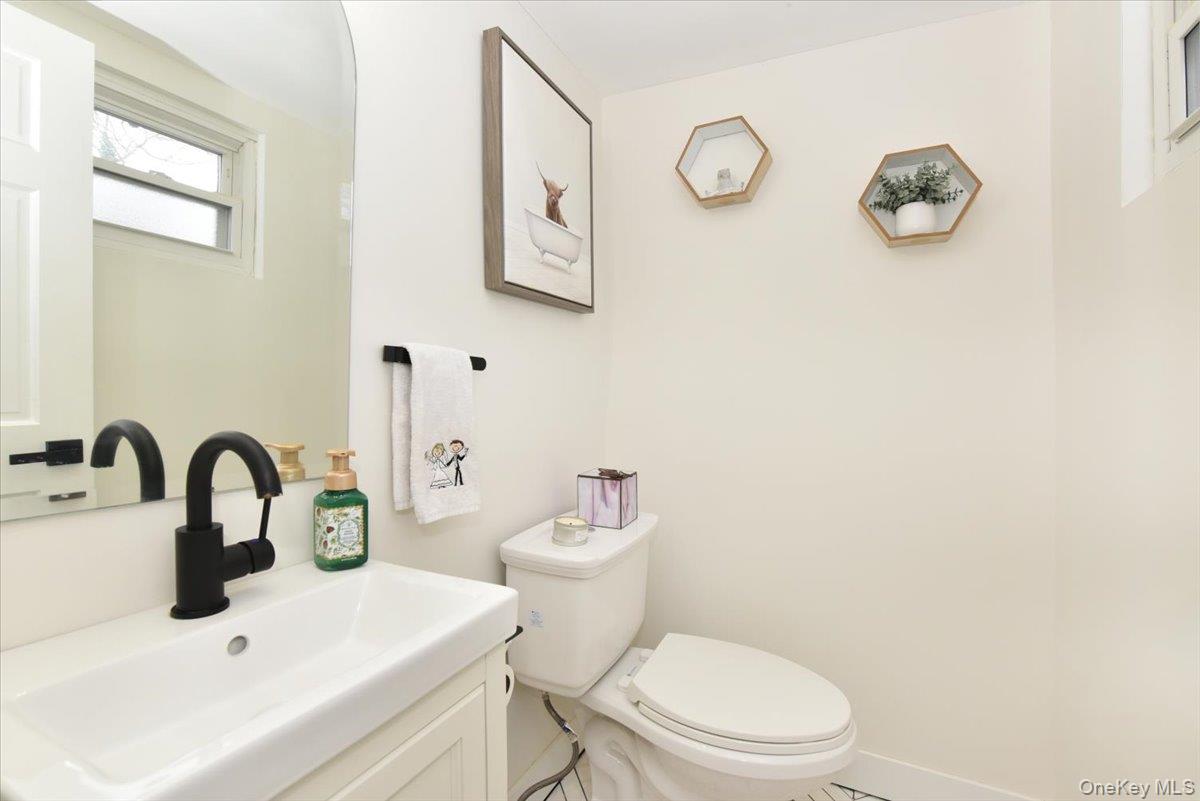 #14 photo, 5 Mary Lu Drive, सफ़ोक काउंटी Holtsville , NY 11742