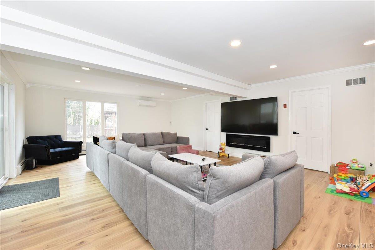 #6 photo, 5 Mary Lu Drive, सफ़ोक काउंटी Holtsville , NY 11742