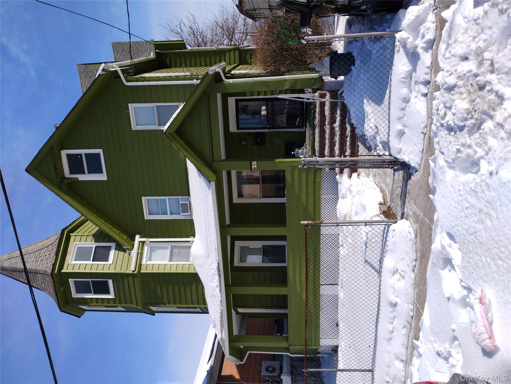 #1 photo, 9817 217th Lane, कुईंस Queens Village , NY 11429