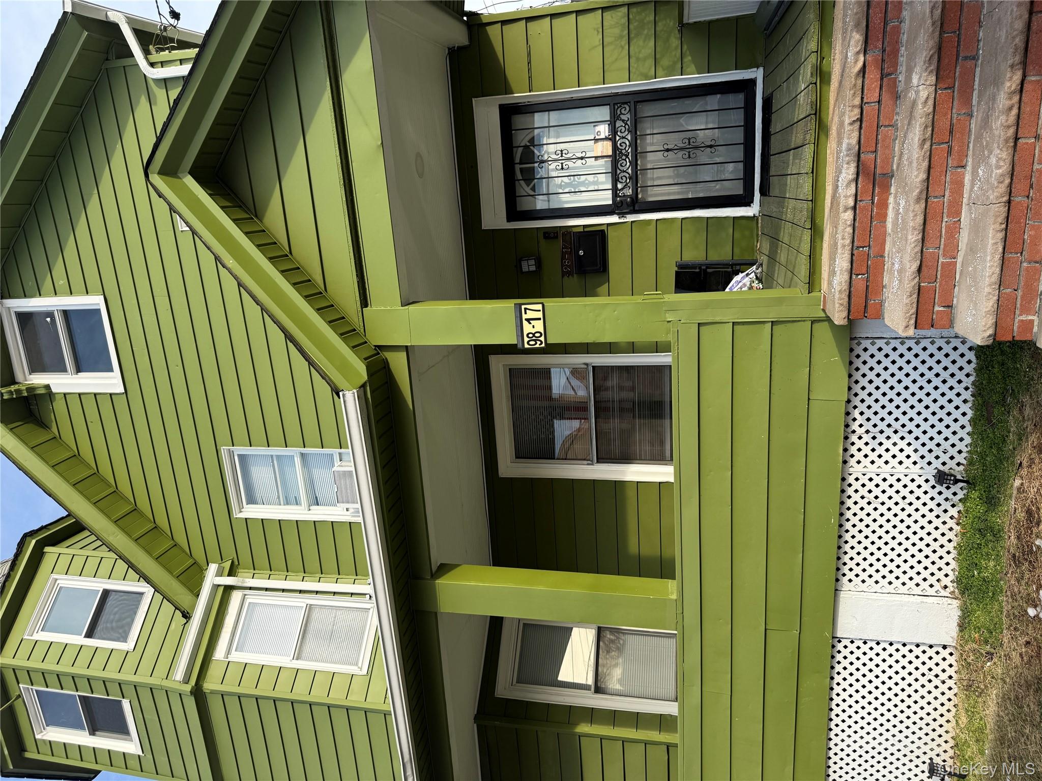 #17 photo, 9817 217th Lane, कुईंस Queens Village , NY 11429