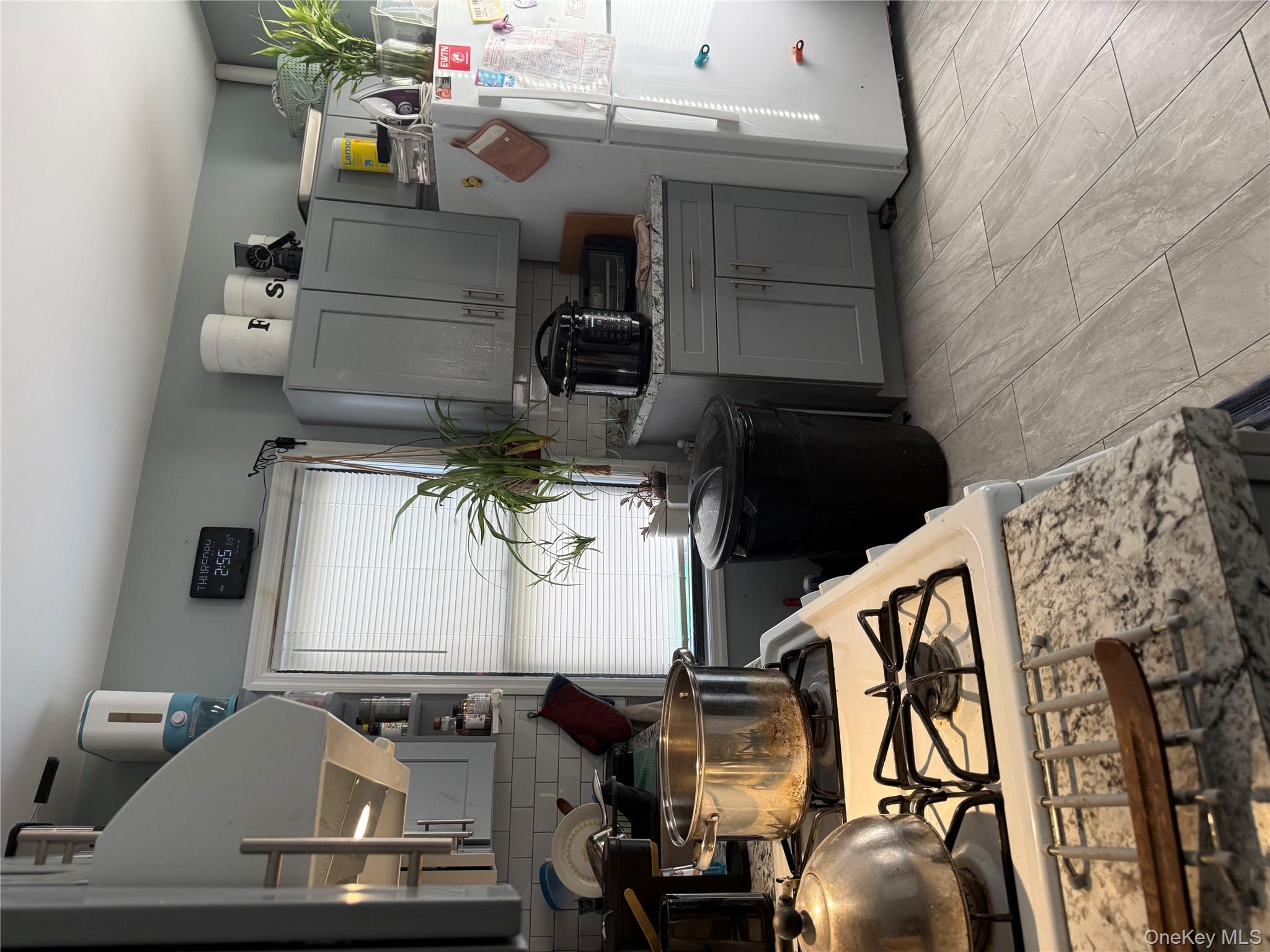 #6 photo, 9817 217th Lane, कुईंस Queens Village , NY 11429