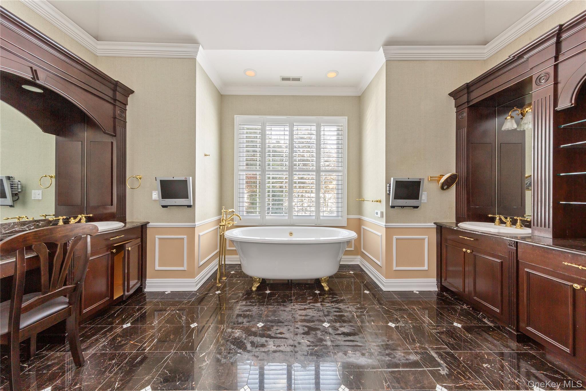 #8 photo, 38 Stone Hill Drive, नासाउ काउंटी Manhasset , NY 11030