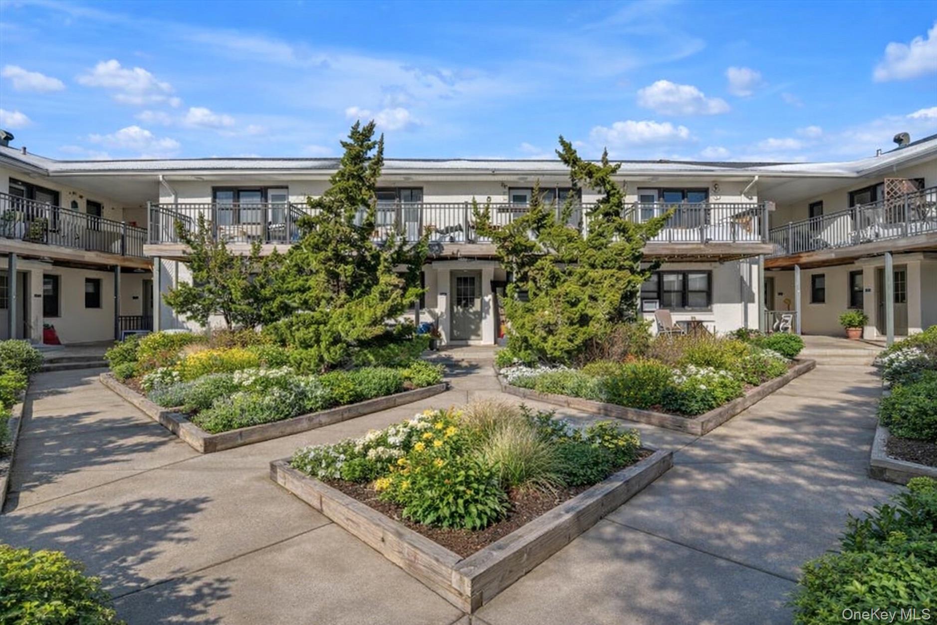 #1 photo, 65 W Broadway, नासाउ काउंटी Long Beach , NY 11561