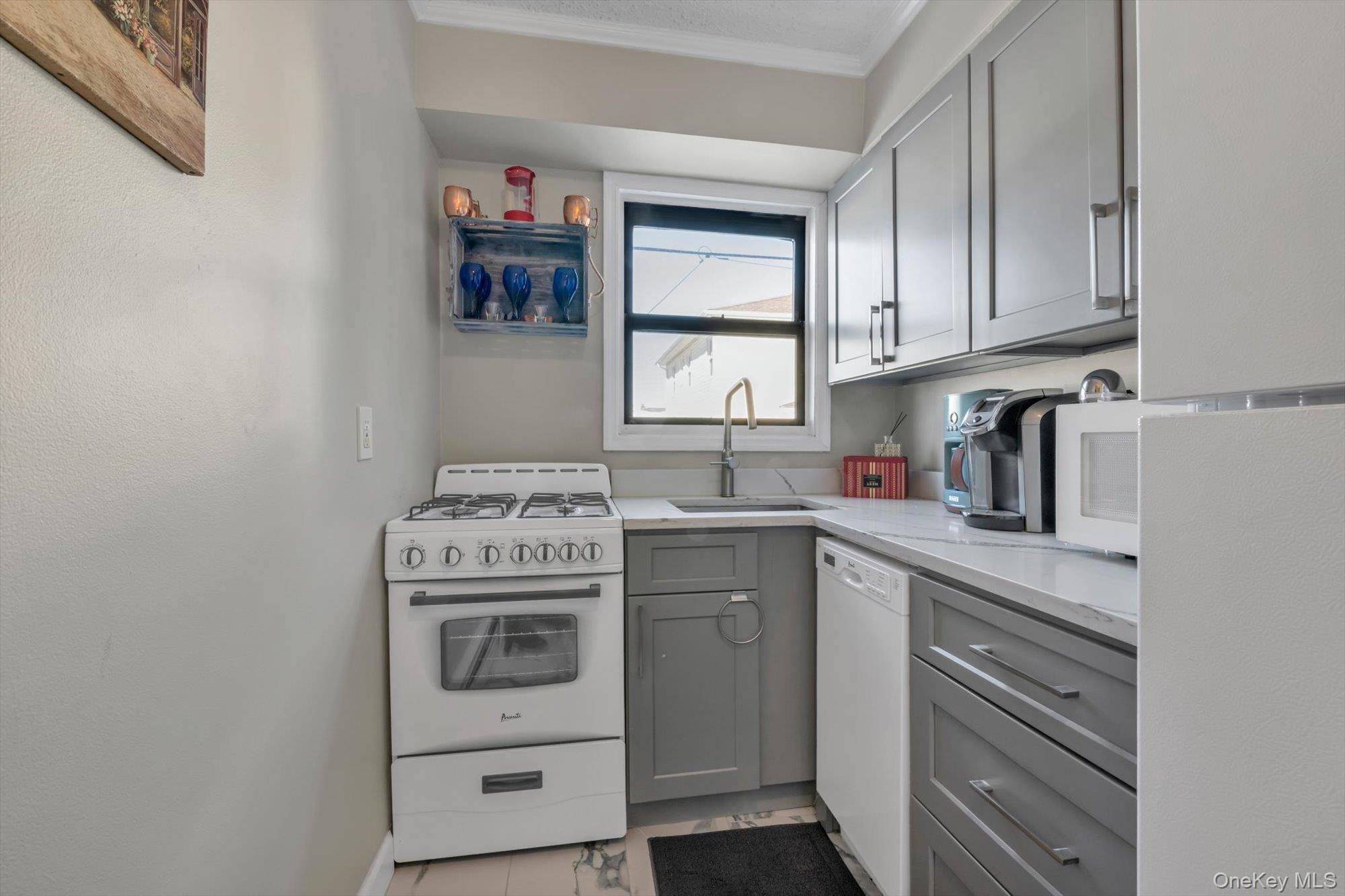 #7 photo, 65 W Broadway, नासाउ काउंटी Long Beach , NY 11561