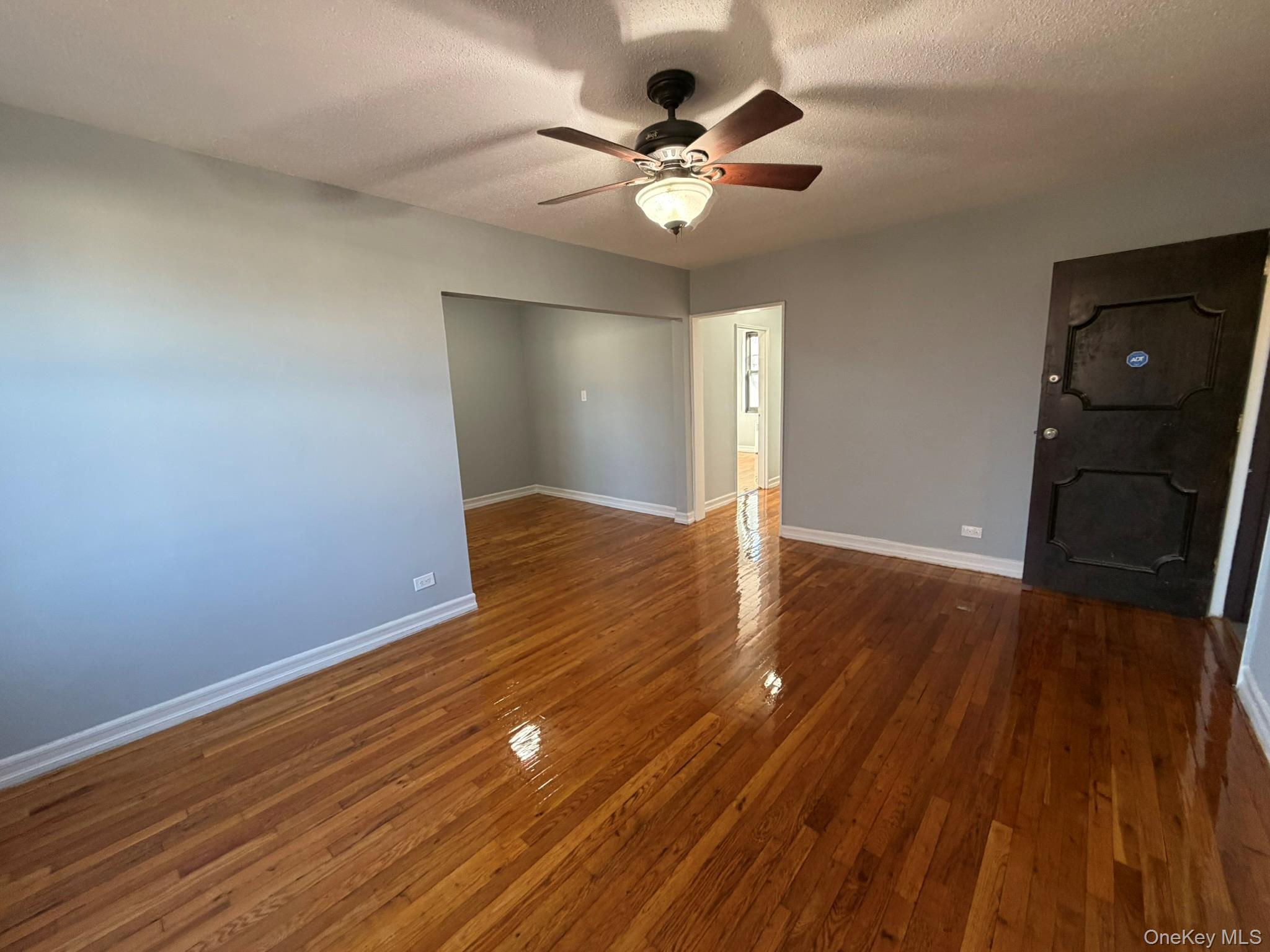 #2 photo, 70-43 Park Drive East B, কুইন্‌স Kew Garden Hills , NY 11367