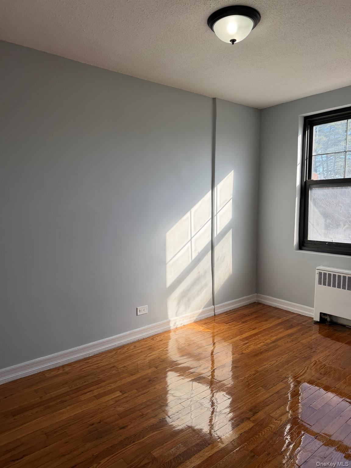 #6 photo, 70-43 Park Drive East B, কুইন্‌স Kew Garden Hills , NY 11367